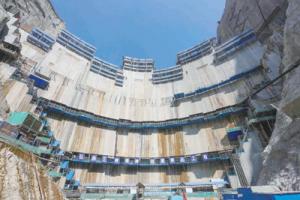 烏東德水電站大壩混凝土澆筑破百米
