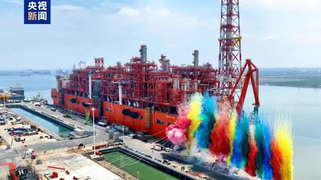 我國自主建造的新型海上浮式液化天然氣生產裝置“NGUYA FLNG”正式啟航