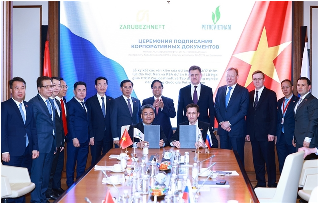 越南總理訪俄期間與俄羅斯石油公司高管舉行工作會議