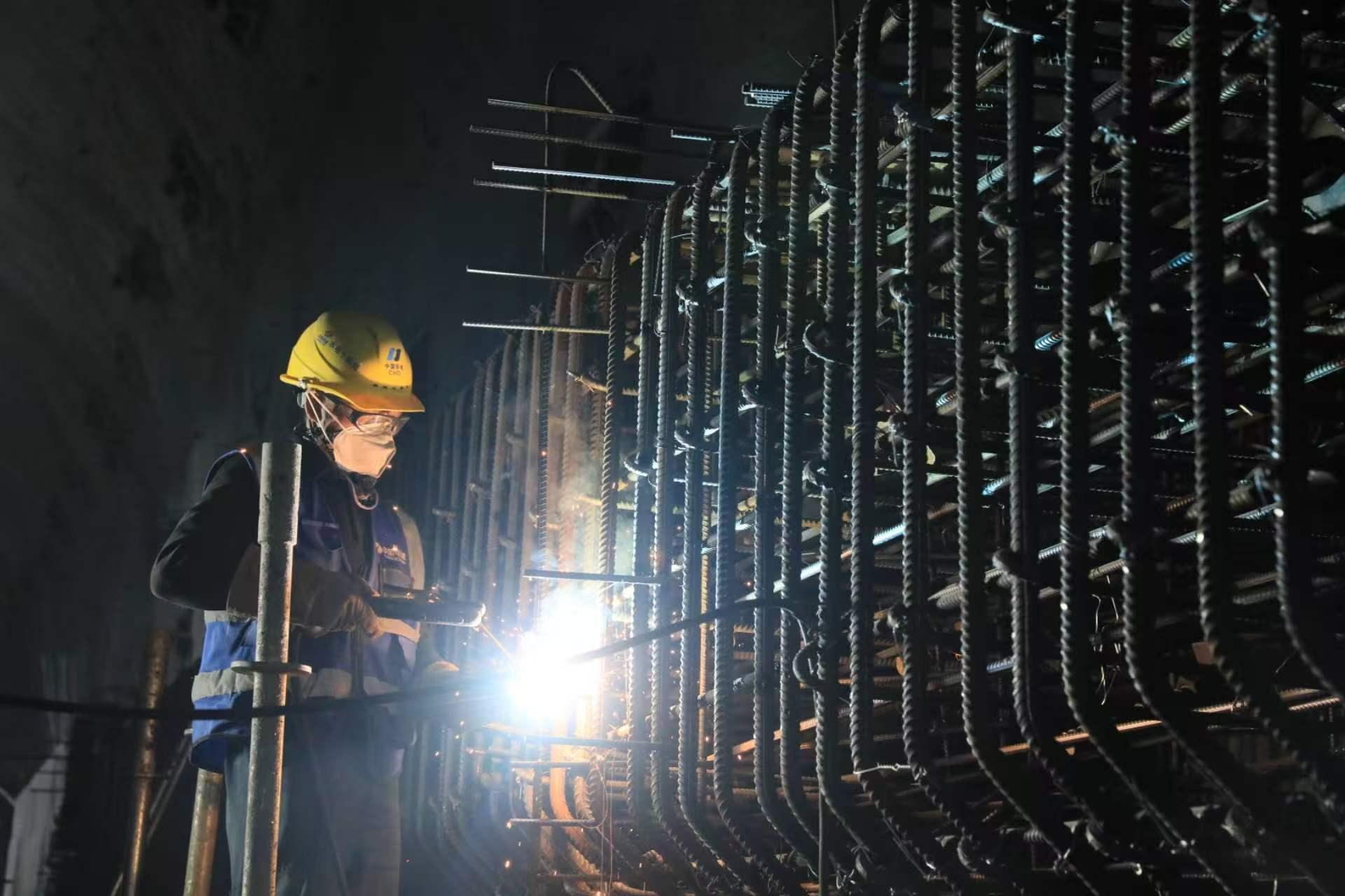華電金上昌波水電站巖壁梁開挖澆筑完工